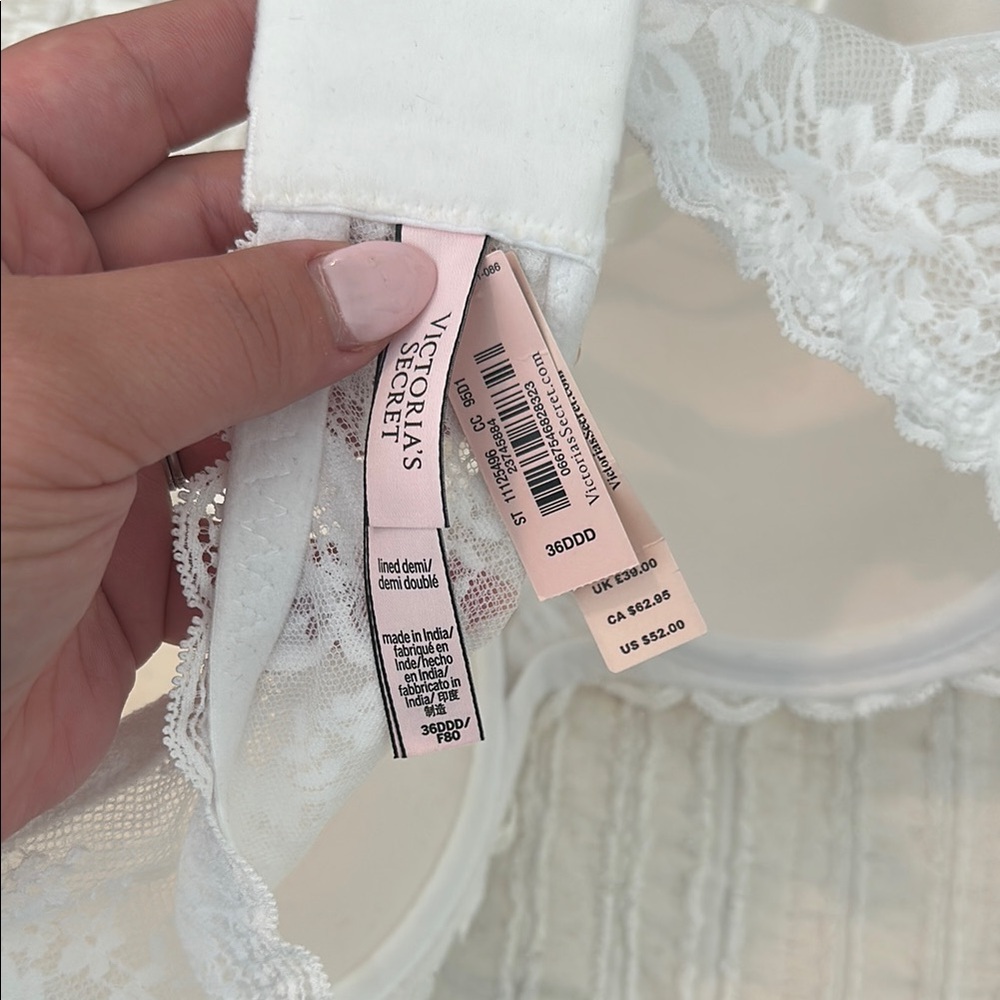NWT Victoria's Secret White Lace Bra - Picture 3 of 3